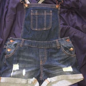 Distressed denim short overalls!